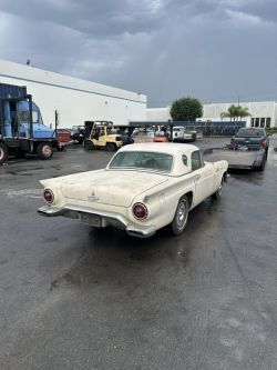 1957 FORD   Thunderbird    312 V8 4V auto 